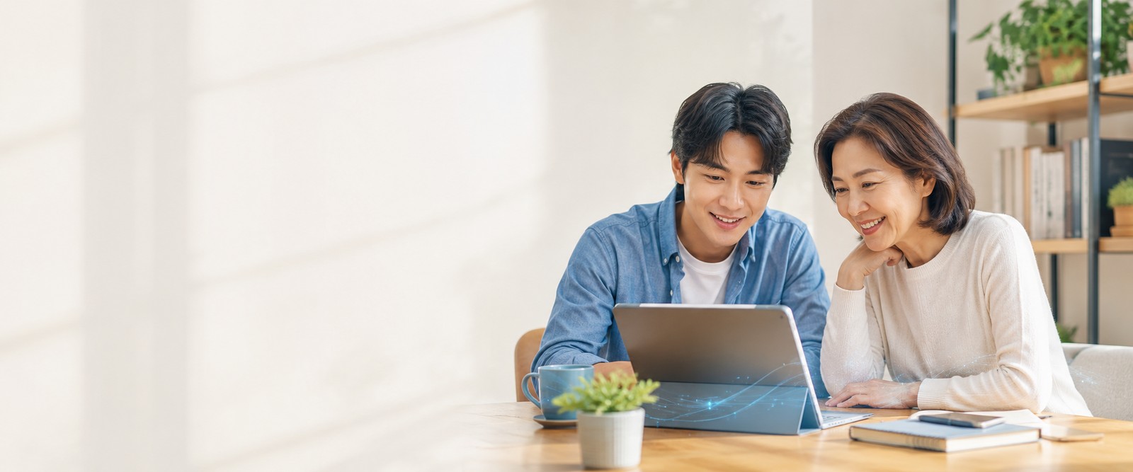 一张示意普通人与 AI 协作的真实场景图像